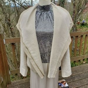 NWT Beautifully designed coat